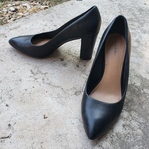 Tahari black leather pumps